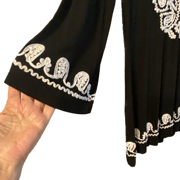 V Cristina Boho Long Bell Sleeve Embroidered Tunic Top Women M  Black White - Picture 7 of 7